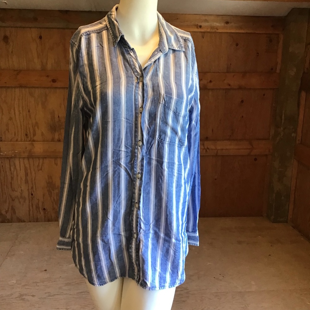 American Eagle Boyfriend Fit Button Up Shirt